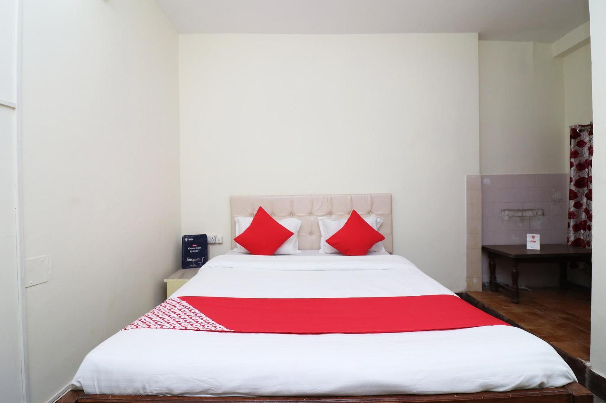 Hotel Shreya 부바네스 외부 사진