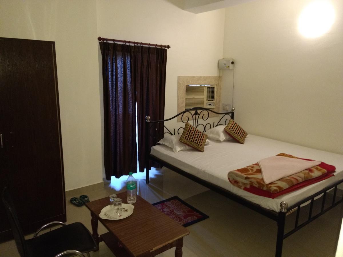 Hotel Shreya 부바네스 외부 사진