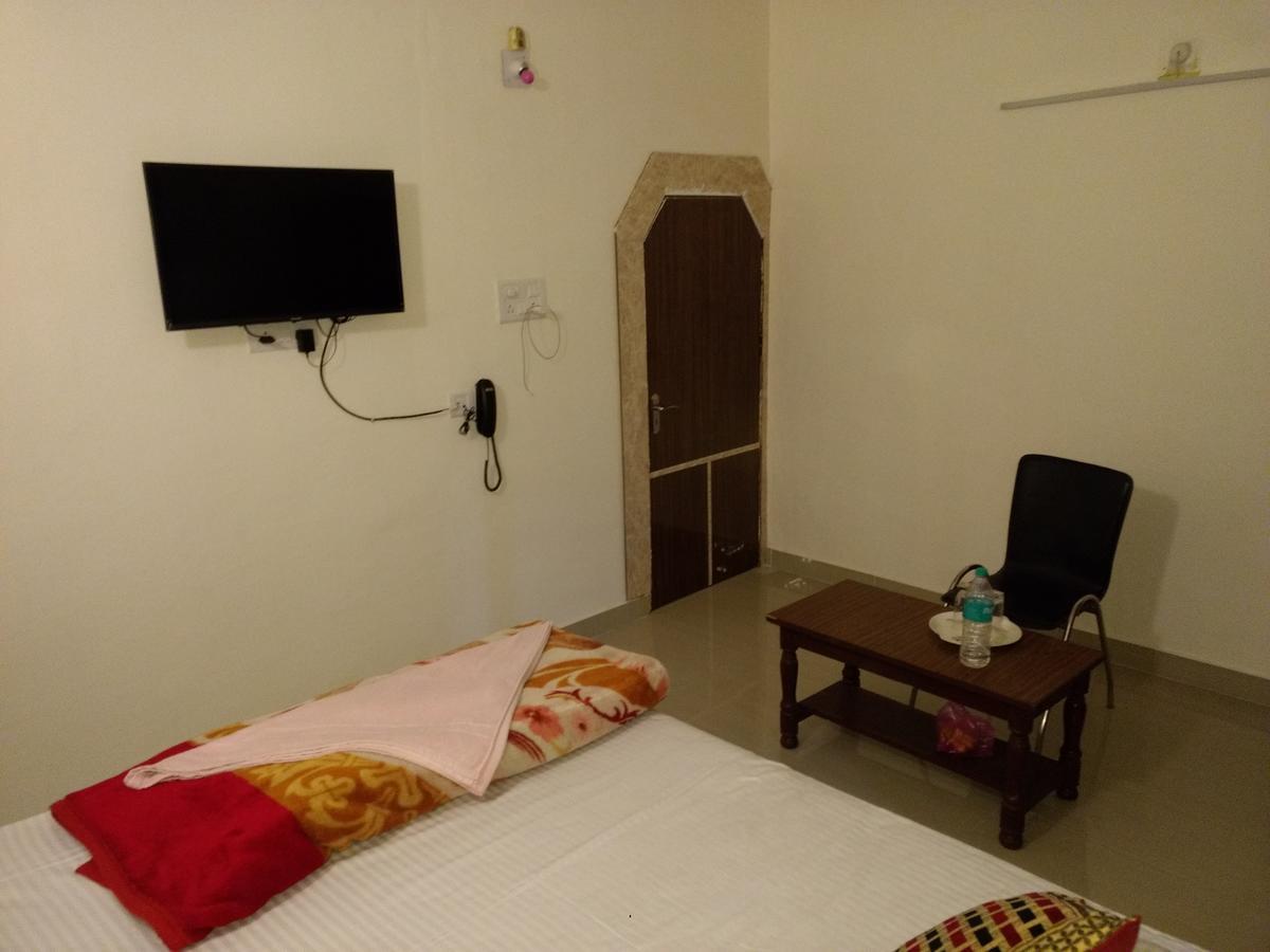 Hotel Shreya 부바네스 외부 사진